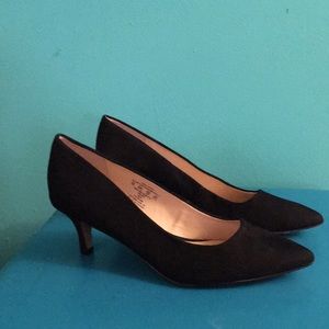 SIMPLY STYLED women’s Mia pump